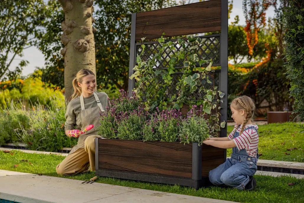 Planters|Garden Beds>Keter Rhumbos 26 Gallon Privacy Screen Planter - Rosewood Brown