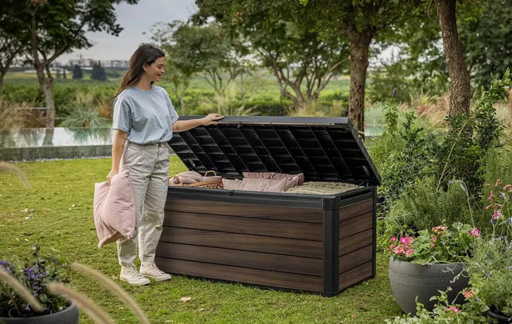 Large Deck Boxes>Keter Signature 150 Gallon Deck Box - Rosewood Brown